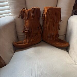 Fringed Tan Women's Boots Minnetonka size 8 suede
